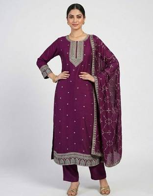 smart women ethnic motifs embroidered regular kurta with trousers & with dupatta 1