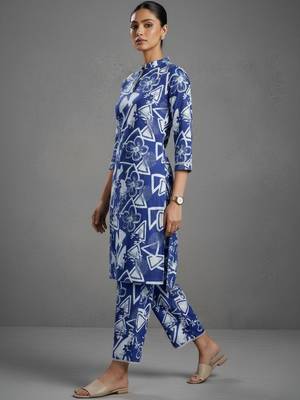 contemporary women floral printed regular kurta with trousers 6