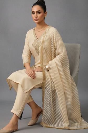 everyday women embroidered regular thread work kurta with trousers & with dupatta