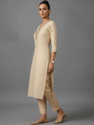 everyday women embroidered regular thread work kurta with trousers & with dupatta 3