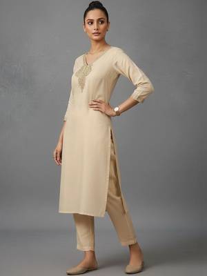 everyday women embroidered regular thread work kurta with trousers & with dupatta 6