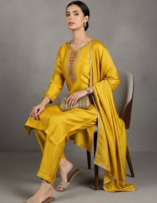 structured workwear women regular beads and stones kurta with trousers & with dupatta 6