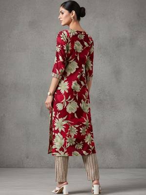 structured women floral printed regular kurta with trousers & with dupatta 2