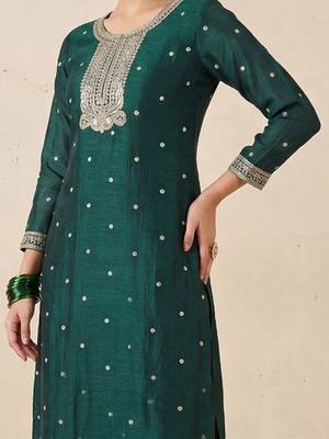 everyday classic women ethnic motifs embroidered regular kurta with trousers & with dupatta 2