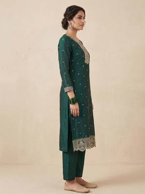 everyday classic women ethnic motifs embroidered regular kurta with trousers & with dupatta 5