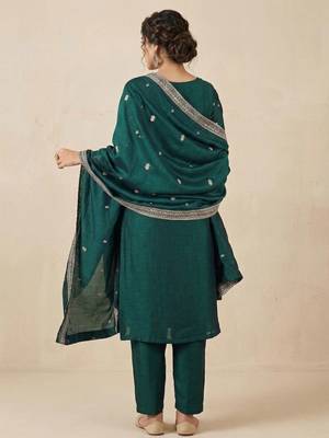 everyday classic women ethnic motifs embroidered regular kurta with trousers & with dupatta 6