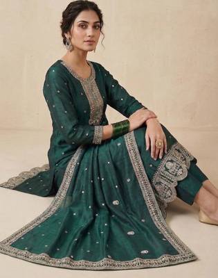 everyday classic women ethnic motifs embroidered regular kurta with trousers & with dupatta 7