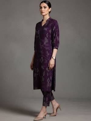 women ethnic motifs printed regular workwear kurta with trousers 4