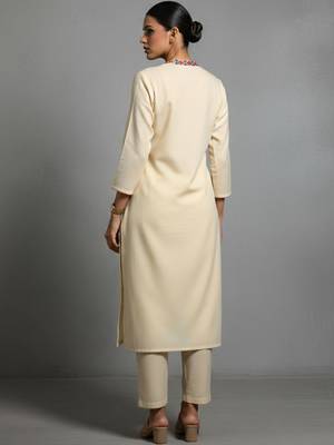 women embroidered regular thread work workwear kurta with trousers & with dupatta 3