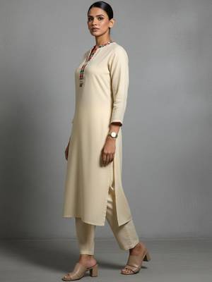 women embroidered regular thread work workwear kurta with trousers & with dupatta 4