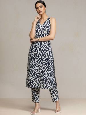 women printed regular cotton workwear kurta with trousers 5