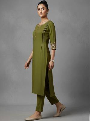 women ethnic motifs pleated thread work workwear kurta with trousers 2