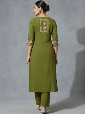 women ethnic motifs pleated thread work workwear kurta with trousers 5