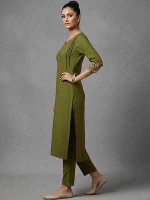 women ethnic motifs pleated thread work workwear kurta with trousers 6