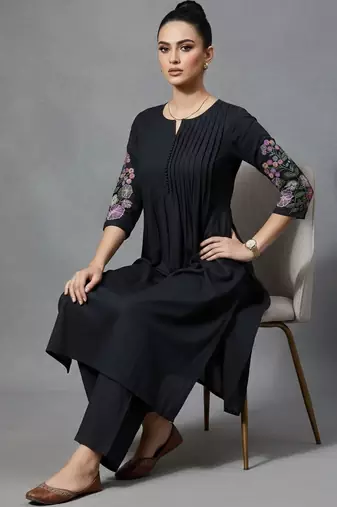 women floral embroidered panelled thread work workwear kurta with trousers