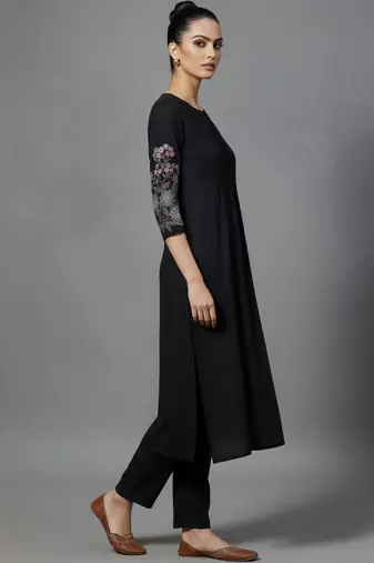 women floral embroidered panelled thread work workwear kurta with trousers