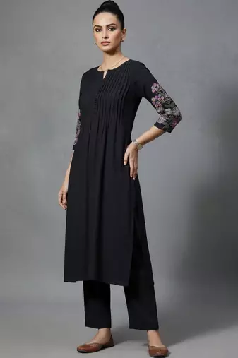 women floral embroidered panelled thread work workwear kurta with trousers
