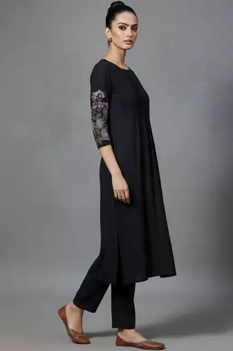 women floral embroidered panelled thread work workwear kurta with trousers