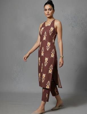 women ethnic motifs printed regular workwear kurta with trousers 4