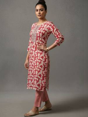 women printed regular thread work workwear kurta with trousers 3