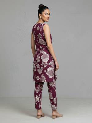 women floral printed regular cotton workwear kurta with trousers 5