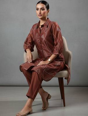 women printed regular chanderi silk workwear kurta with trousers 1