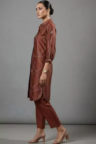 women printed regular chanderi silk workwear kurta with trousers