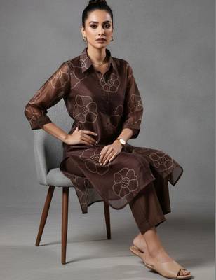 women bandhani printed regular chanderi silk workwear kurta with trousers 1