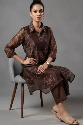 women bandhani printed regular chanderi silk workwear kurta with trousers