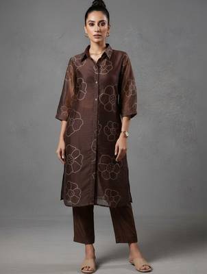 women bandhani printed regular chanderi silk workwear kurta with trousers 5