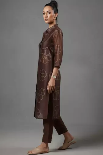 women bandhani printed regular chanderi silk workwear kurta with trousers