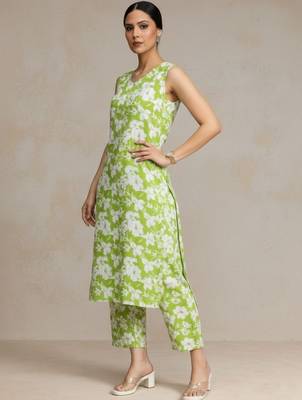 everyday workwear printed floral printed regular kurta with trousers 2