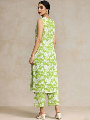everyday workwear printed floral printed regular kurta with trousers 3