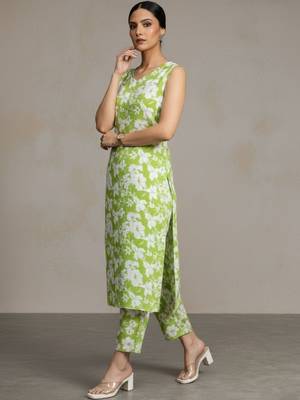 everyday workwear printed floral printed regular kurta with trousers 5