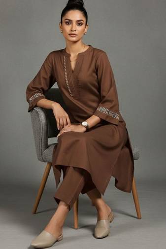 women embroidered sleek thread work work kurta with trousers