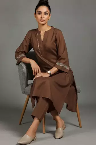 women embroidered sleek thread work work kurta with trousers