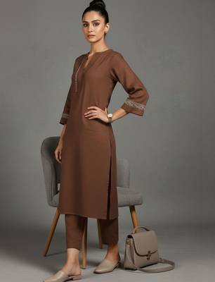 women embroidered sleek thread work work kurta with trousers 3