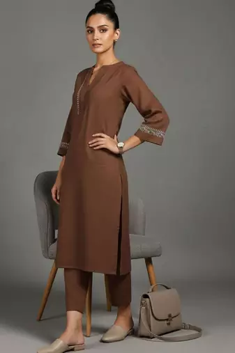 women embroidered sleek thread work work kurta with trousers