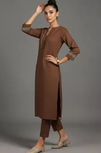 women embroidered sleek thread work work kurta with trousers