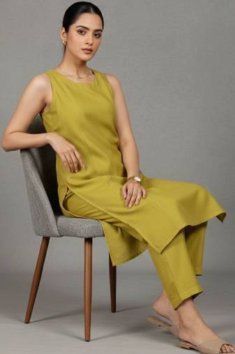 women regular workwear kurta with trousers