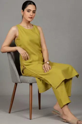 women regular workwear kurta with trousers