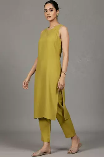 women regular workwear kurta with trousers