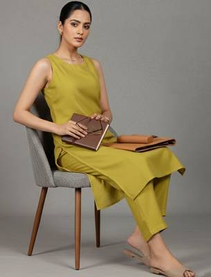 women regular workwear kurta with trousers 4
