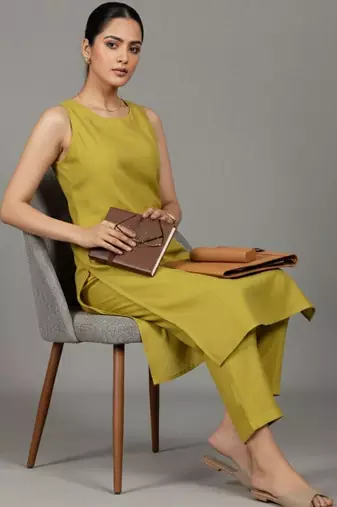 women regular workwear kurta with trousers