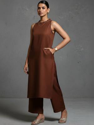 women sleek urban office kurta with trousers 1