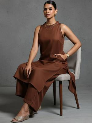 women sleek urban office kurta with trousers 5