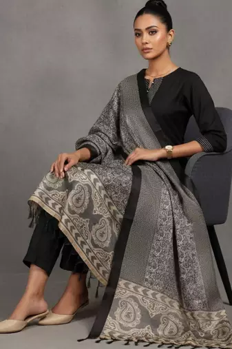 structured women ethnic motifs regular thread work kurta with trousers & with dupatta