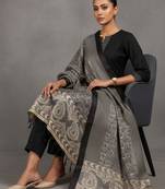 structured women ethnic motifs regular thread work kurta with trousers & with dupatta