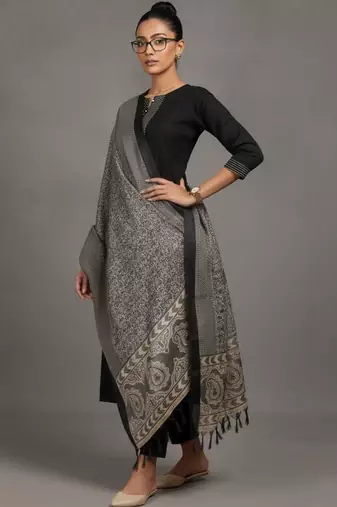 structured women ethnic motifs regular thread work kurta with trousers & with dupatta