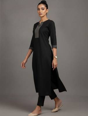 structured women ethnic motifs regular thread work kurta with trousers & with dupatta 3